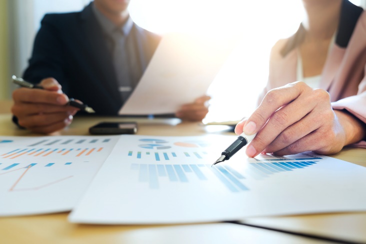 Εικόνα που περιέχει άτομο, είδη γραφείου, γραφικός χαρακτήρας, γραφική ύλη Το περιεχόμενο που δημιουργείται από τεχνολογία AI ενδέχεται να είναι εσφαλμένο.